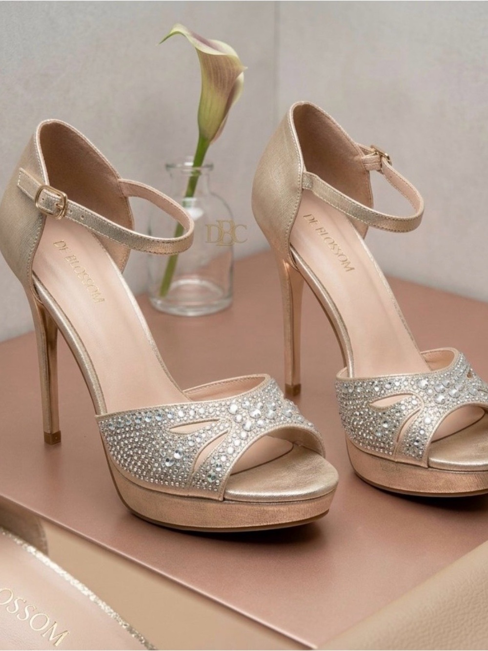 DE BLOSSOM COLLECTION GLITTERY GOLD PANDORA STILETTO HEELS WITH RHINESTONES S-9